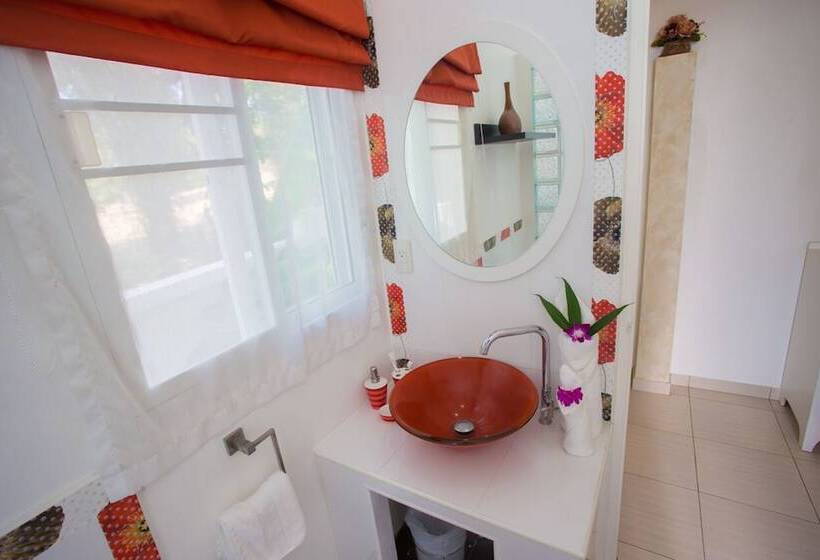 Blissful Tropical Stay At Sealavie Villa