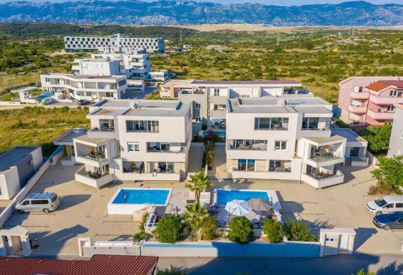 Apartments & Rooms Danivan Pool Villas B