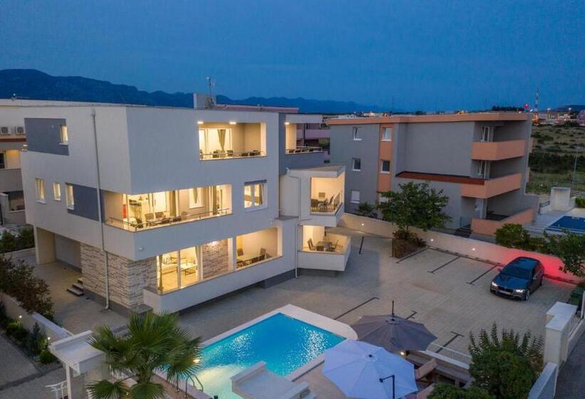 Apartments & Rooms Danivan Pool Villas B