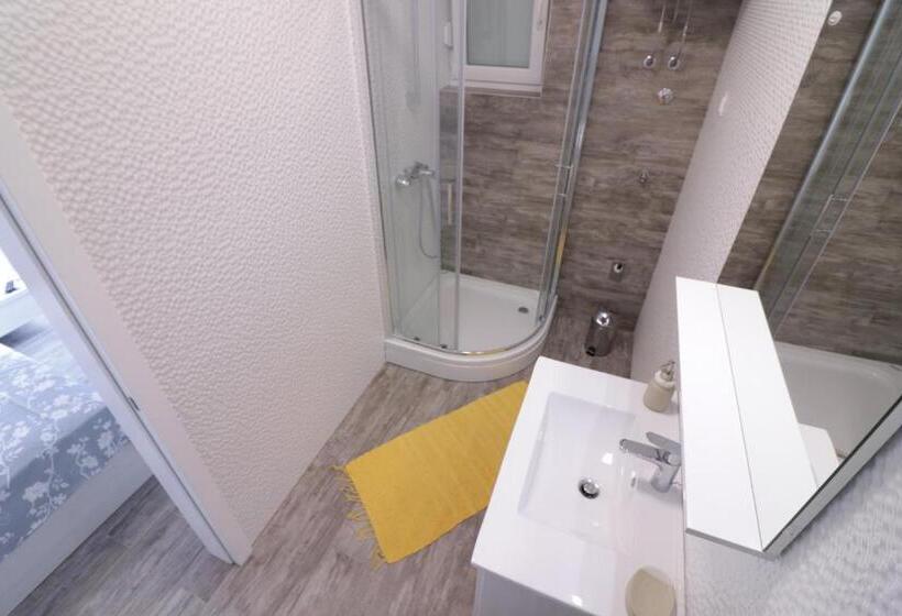 Apartments & Rooms Danivan Pool Villas B