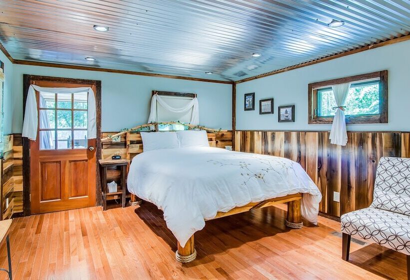 Butterfly Hollow B&b