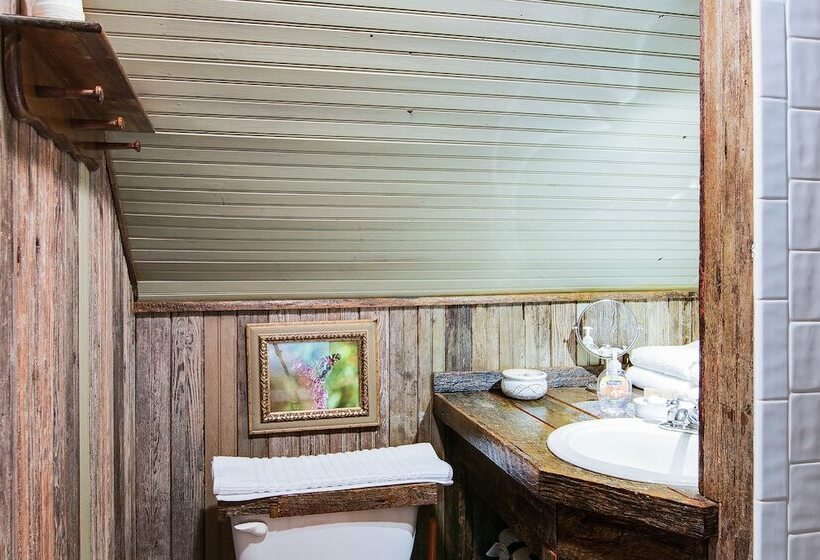 Butterfly Hollow B&b