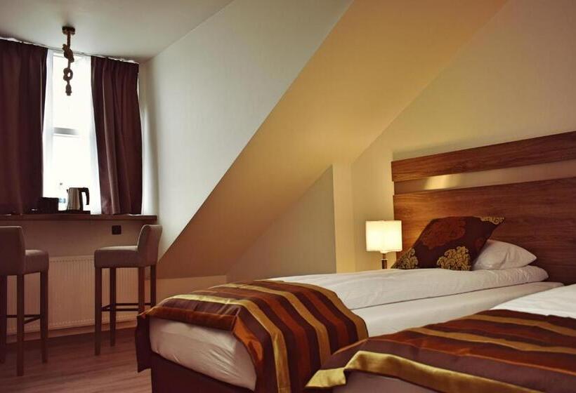 هتل Duus By Keflavik Airport