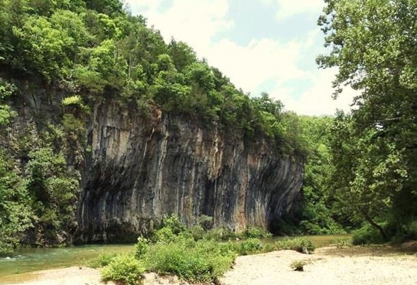 酒店 Echo Bluff State Park