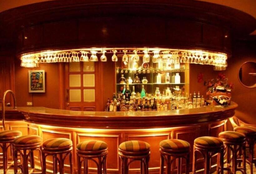 هتل Garden Orchid