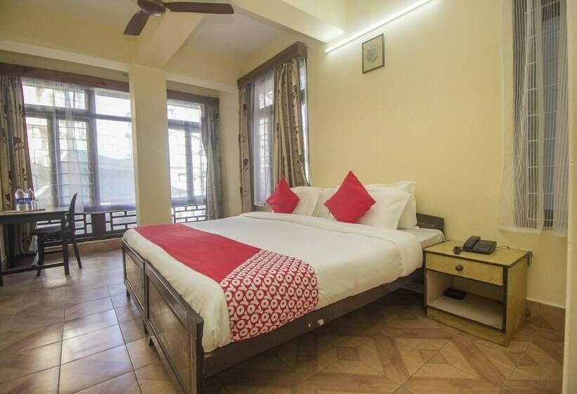 בית מלון כפרי Gompus By Oyo Rooms