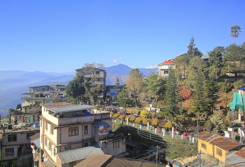 בית מלון כפרי Gompus By Oyo Rooms