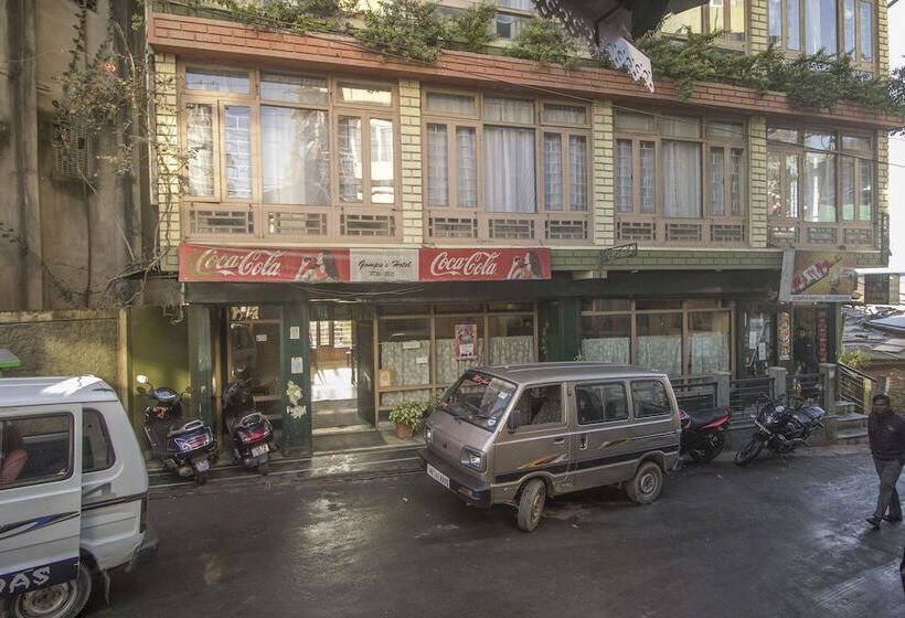 בית מלון כפרי Gompus By Oyo Rooms