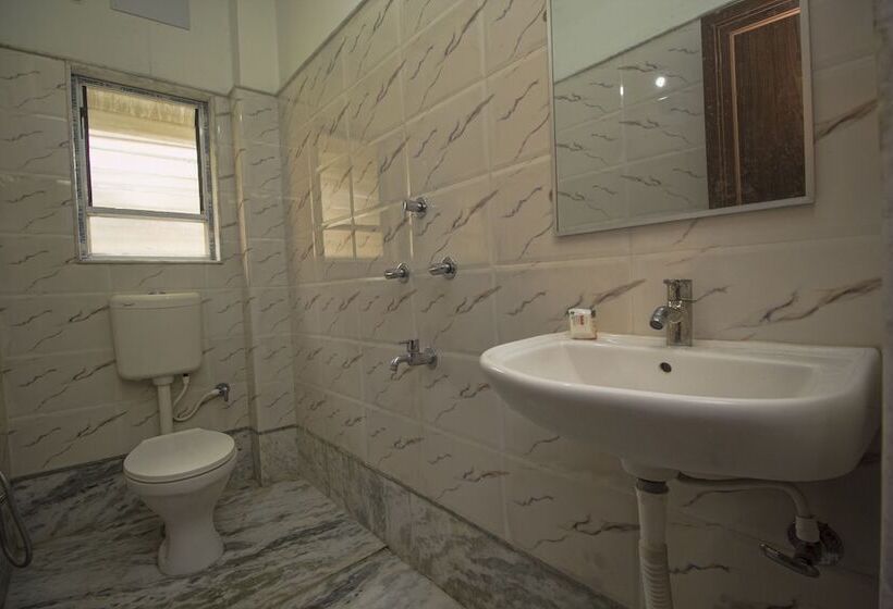 בית מלון כפרי Gompus By Oyo Rooms