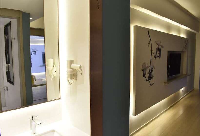 هتل Lhasa Railway Station Magnolia