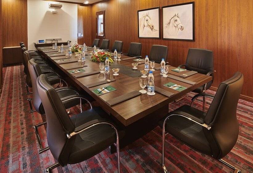 فندق Mayfair Lake Resort