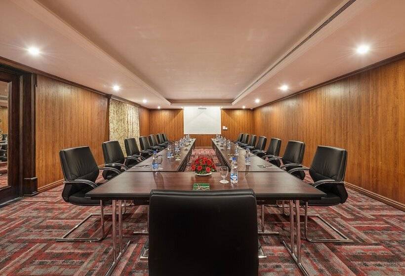 فندق Mayfair Lake Resort