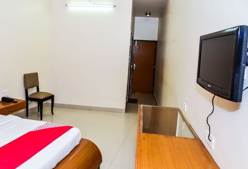 فندق Metro Palace By Oyo Rooms