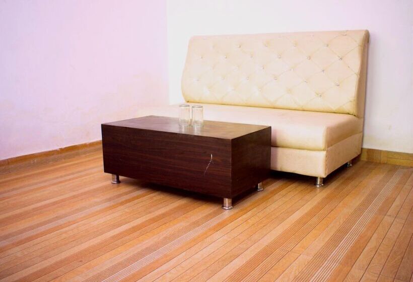 בית מלון כפרי Neer Buddha