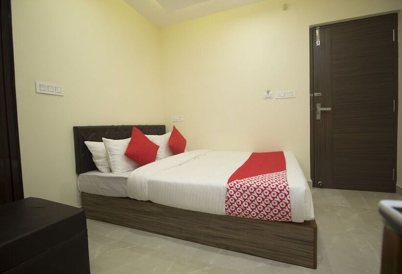 호텔 Silver Crescent By Oyo Rooms