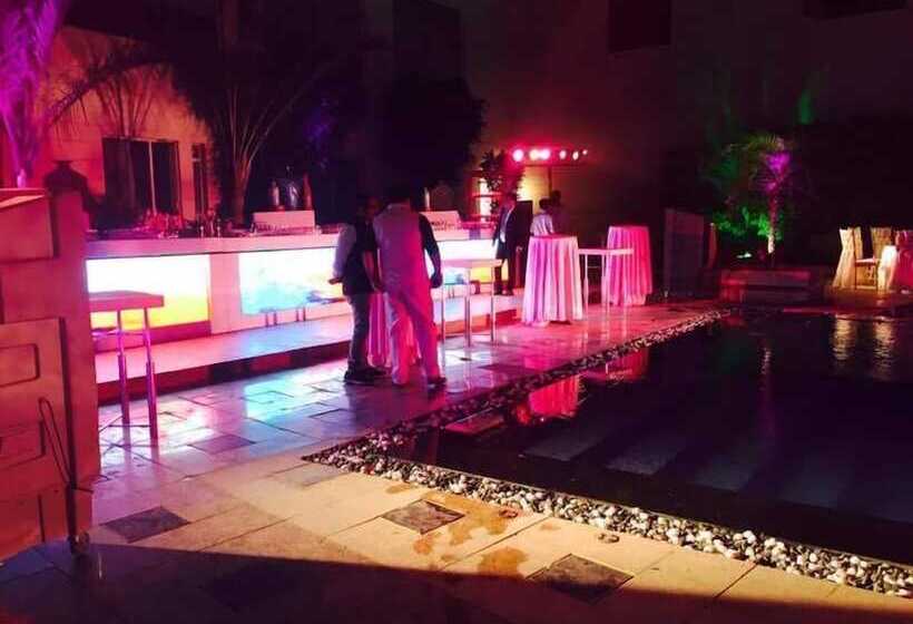 فندق Westend Inn