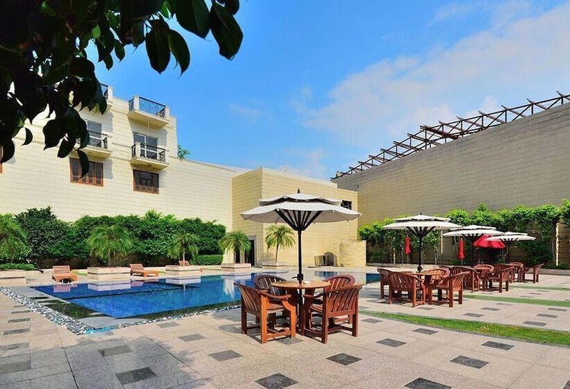 فندق Westend Inn