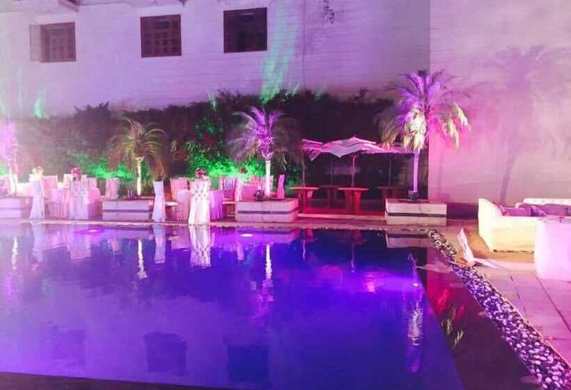 فندق Westend Inn