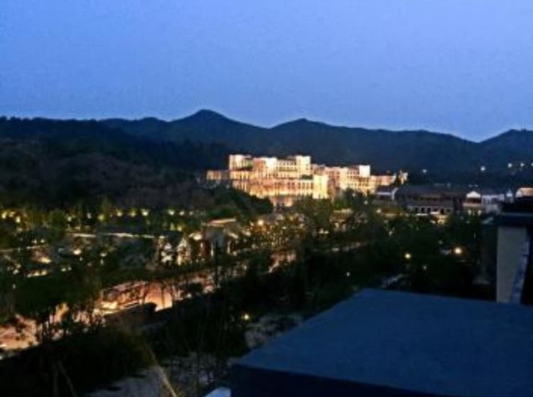 Laidback Moments Inn  Gubei Water Town