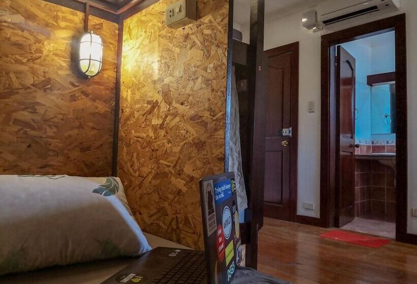 Spinning Cat Hostel   Adults Only