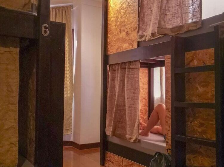 Spinning Cat Hostel   Adults Only