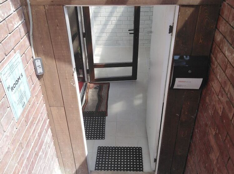 Thes Bed&breakfast Hostel