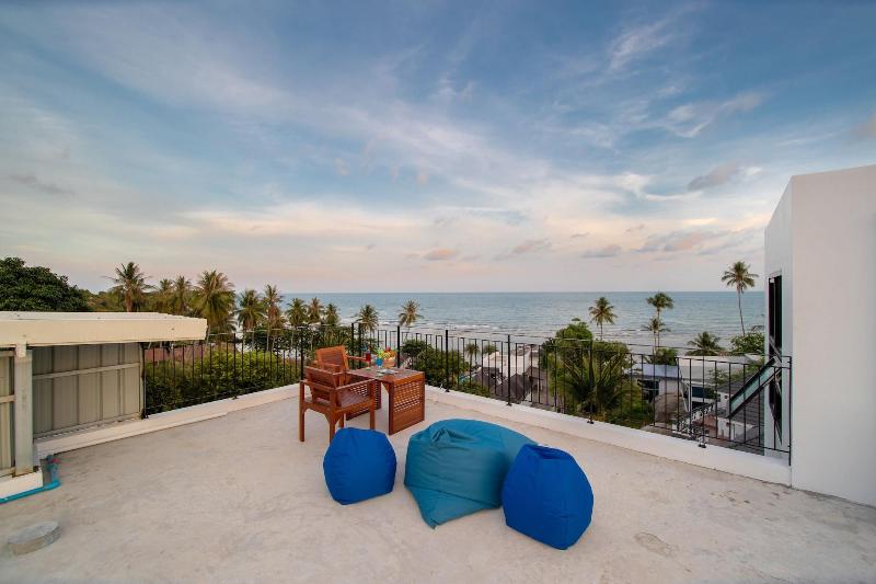 הוסטל The Rock Samui Poshtel Lamai Beach