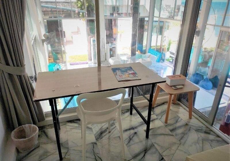 הוסטל The Rock Samui Poshtel Lamai Beach