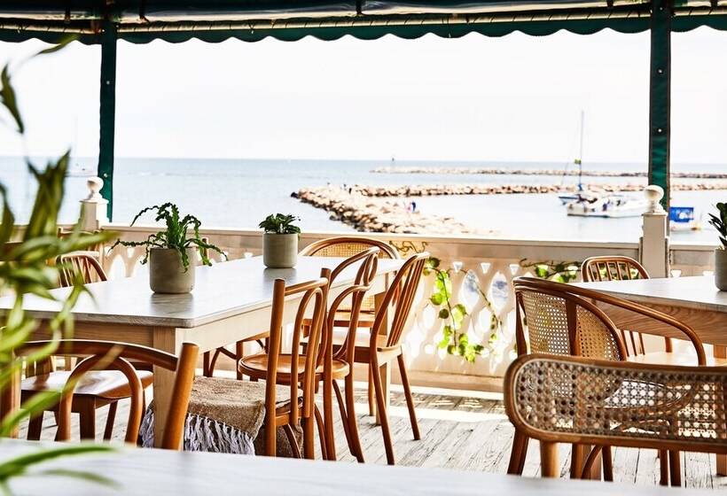 فندق Block Island Beach House