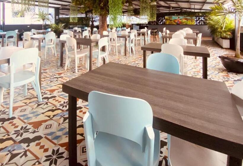 בית מלון כפרי Doral Inn