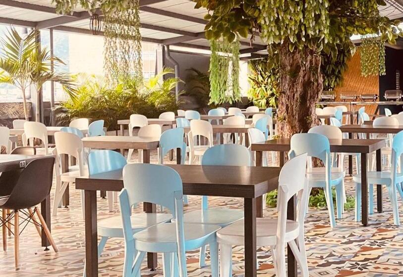 בית מלון כפרי Doral Inn