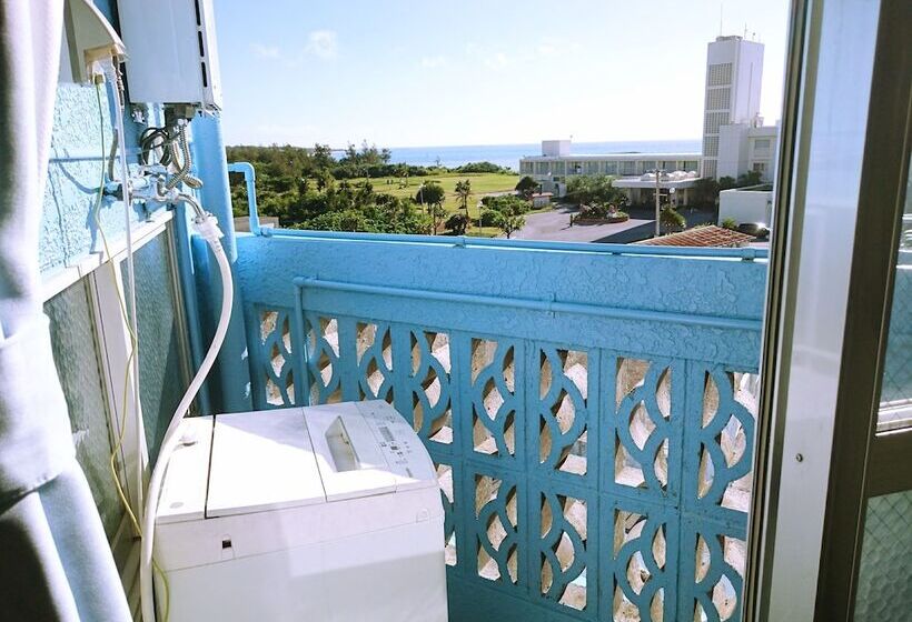 בית מלון כפרי Eef Condominium Kumejima