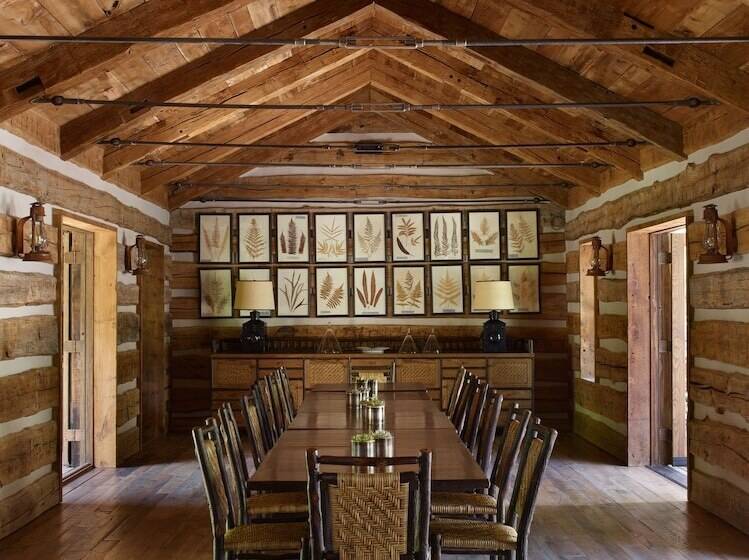 Отель Eleven Taylor River Lodge