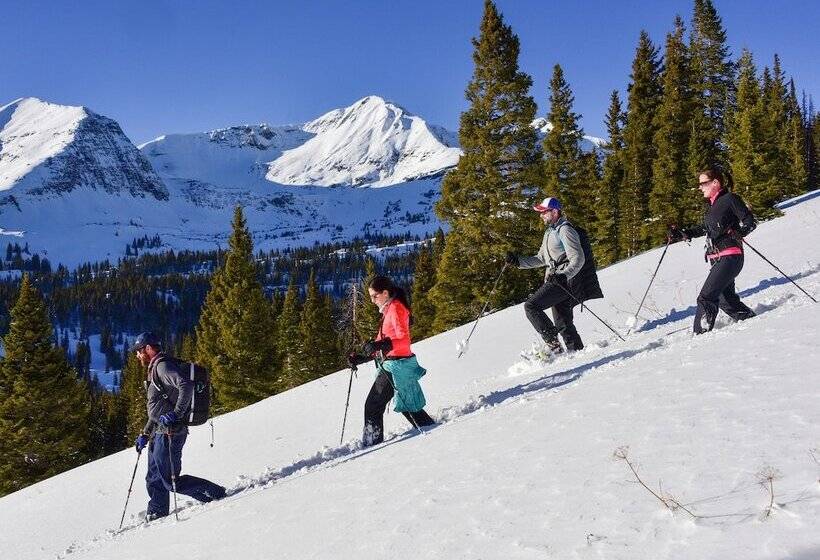 Отель Eleven Taylor River Lodge