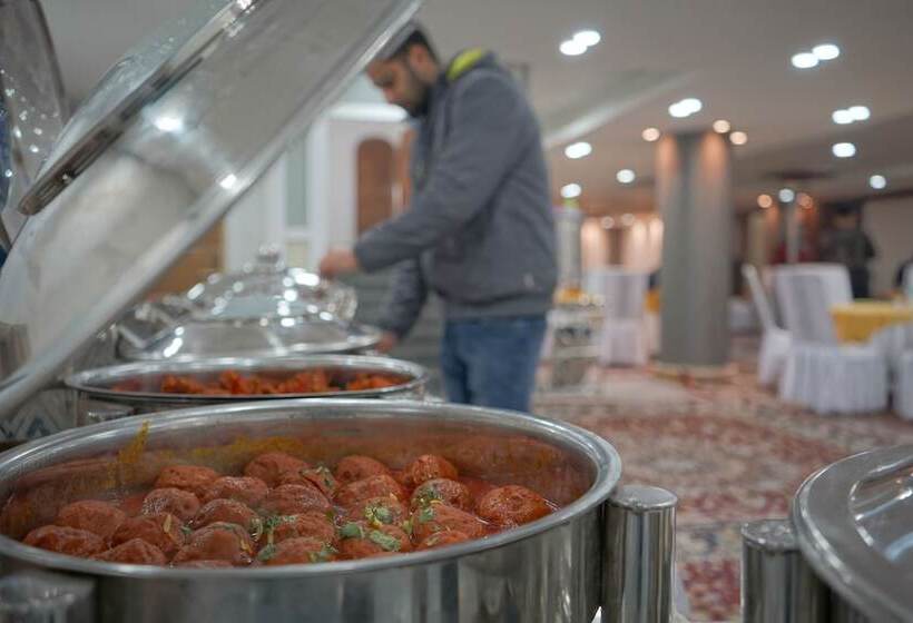 Hotel Golden Leaf Kashmir