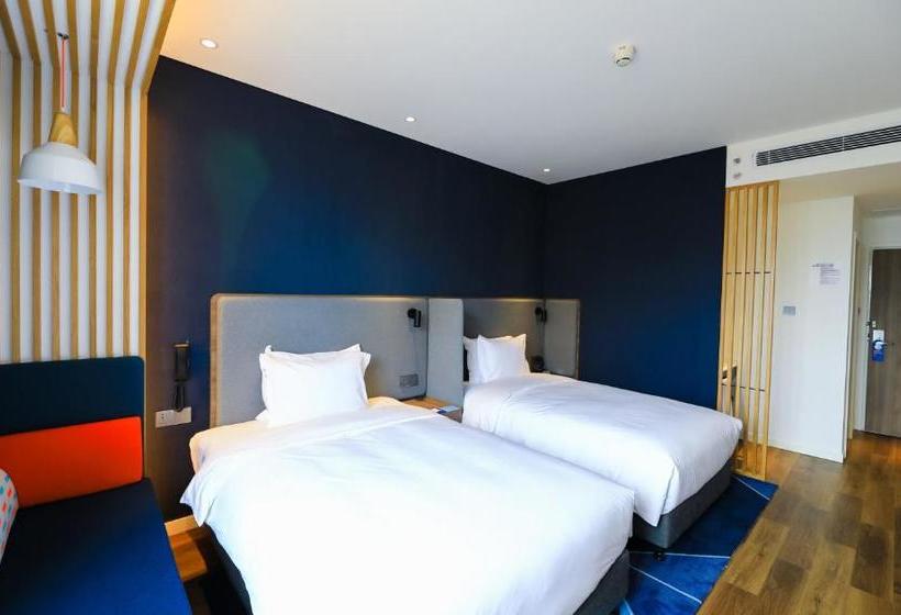 هتل Holiday Inn Express Yantai Fulai