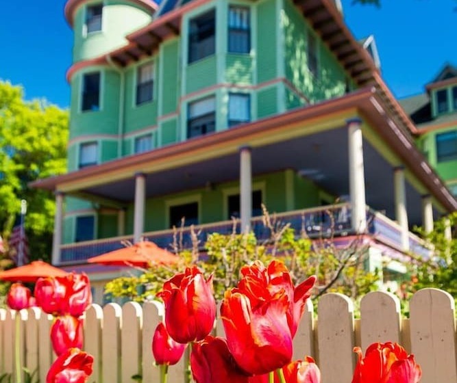 Отель Inn On Mackinac