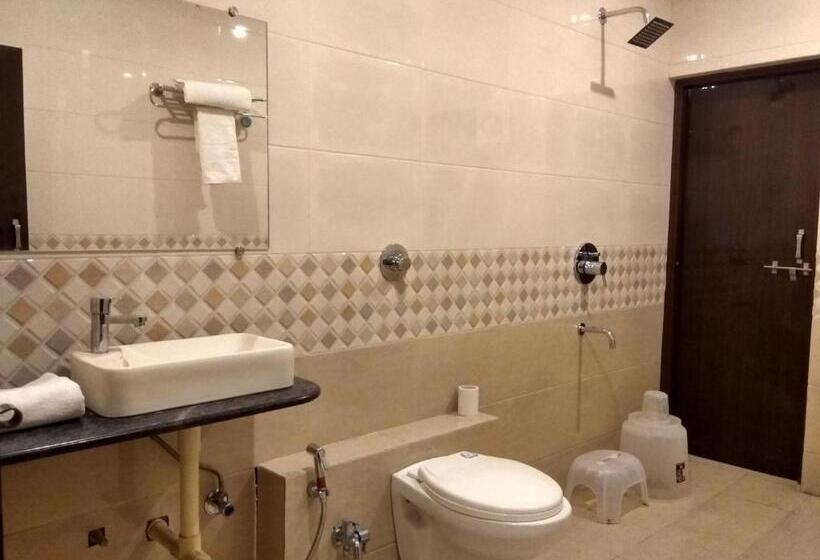 هتل Jk Rooms 126 Parashar Legacy   Opp Railway Station