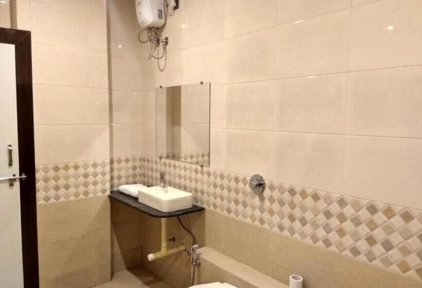 هتل Jk Rooms 126 Parashar Legacy   Opp Railway Station