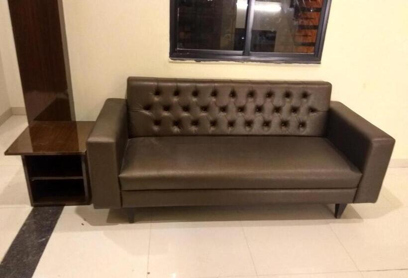 هتل Jk Rooms 126 Parashar Legacy   Opp Railway Station