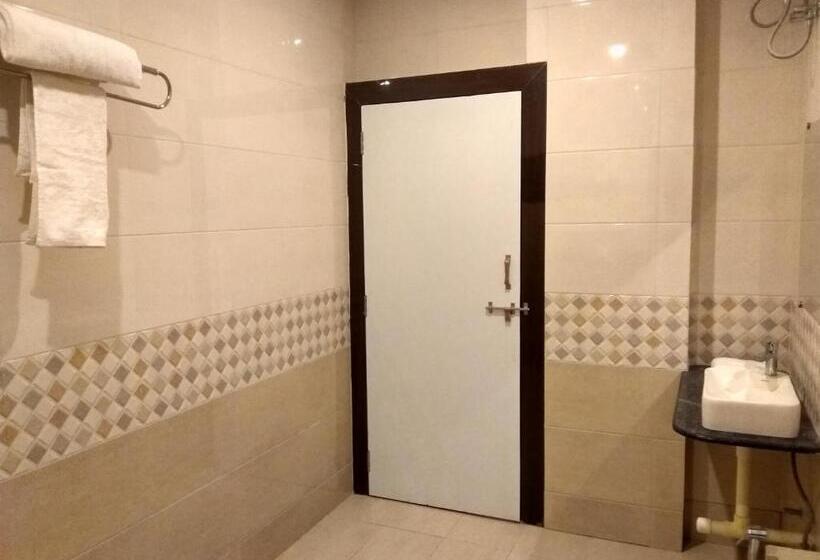 هتل Jk Rooms 126 Parashar Legacy   Opp Railway Station