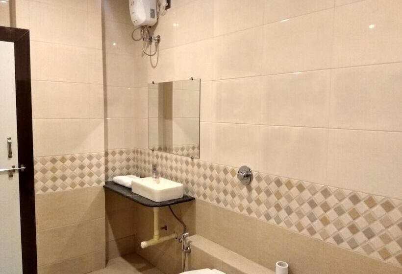 هتل Jk Rooms 126 Parashar Legacy   Opp Railway Station