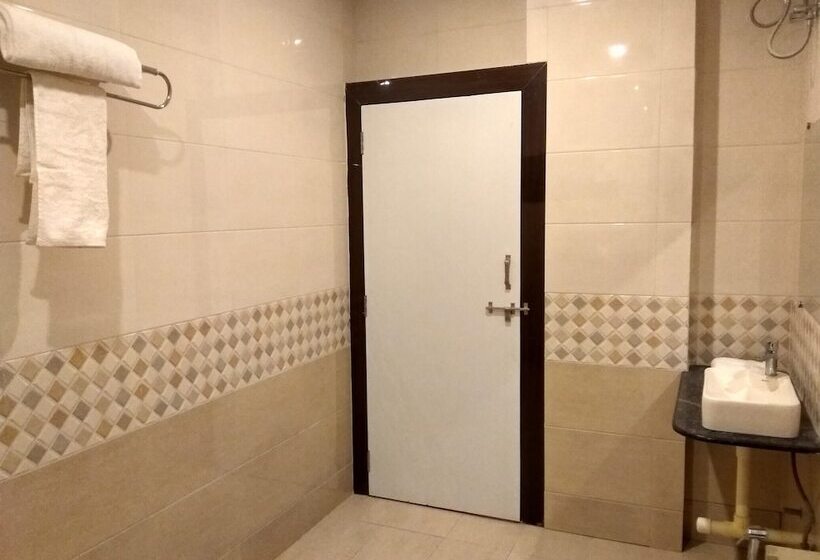 هتل Jk Rooms 126 Parashar Legacy   Opp Railway Station