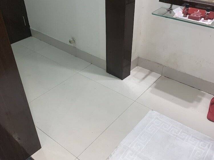 هتل Jk Rooms 126 Parashar Legacy   Opp Railway Station