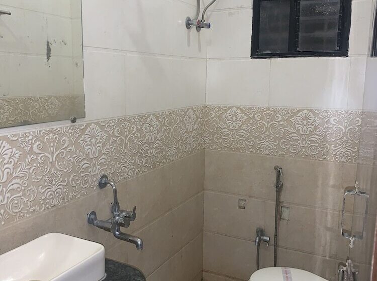 هتل Jk Rooms 126 Parashar Legacy   Opp Railway Station