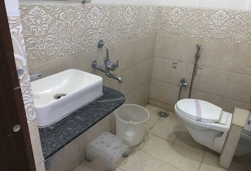 هتل Jk Rooms 126 Parashar Legacy   Opp Railway Station