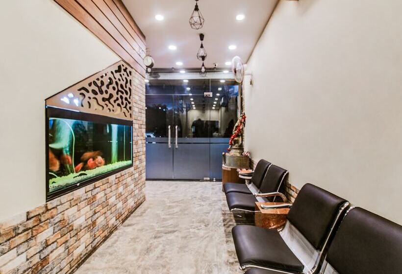 호텔 Meridian By Oyo Rooms