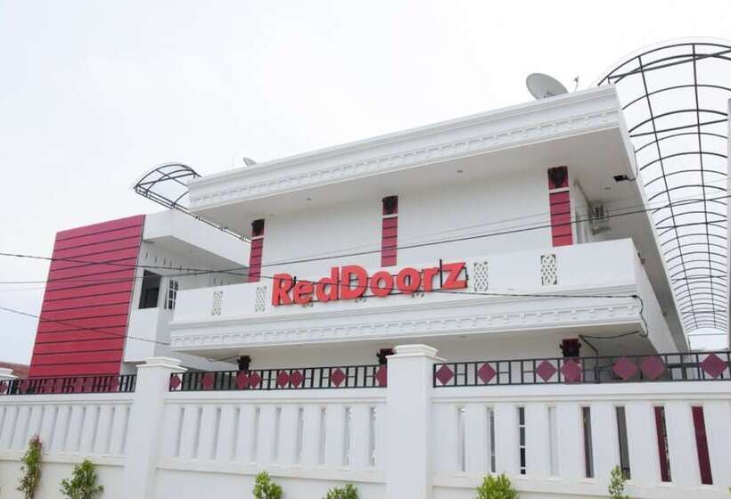 호텔 Reddoorz Near Uin Sumatera Utara