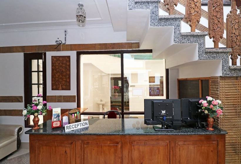 ホテル Shree Mazda By Oyo