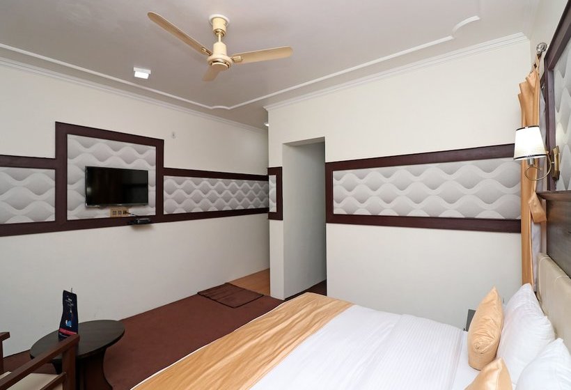 ホテル Shree Mazda By Oyo